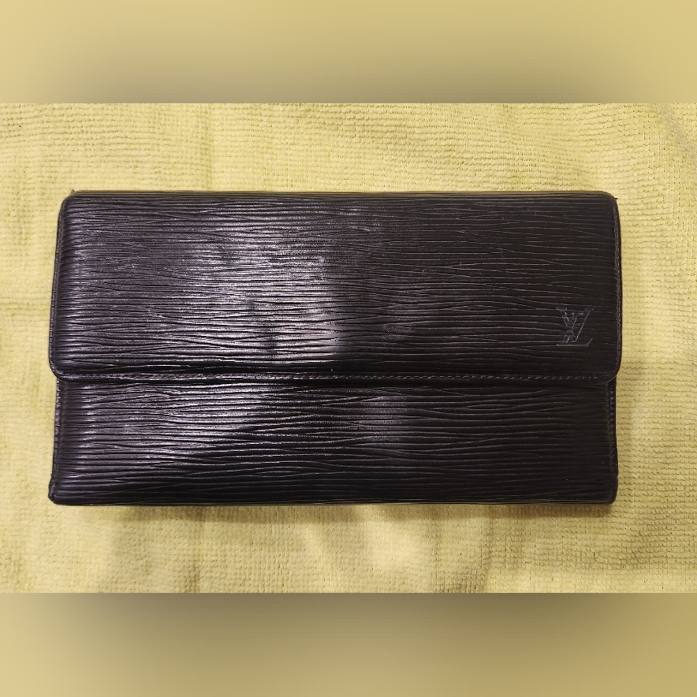Louis Vuitton Black International Wallet